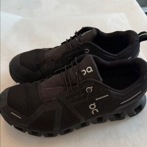 On Cloud Running ladies  Athletic Shoes ladies